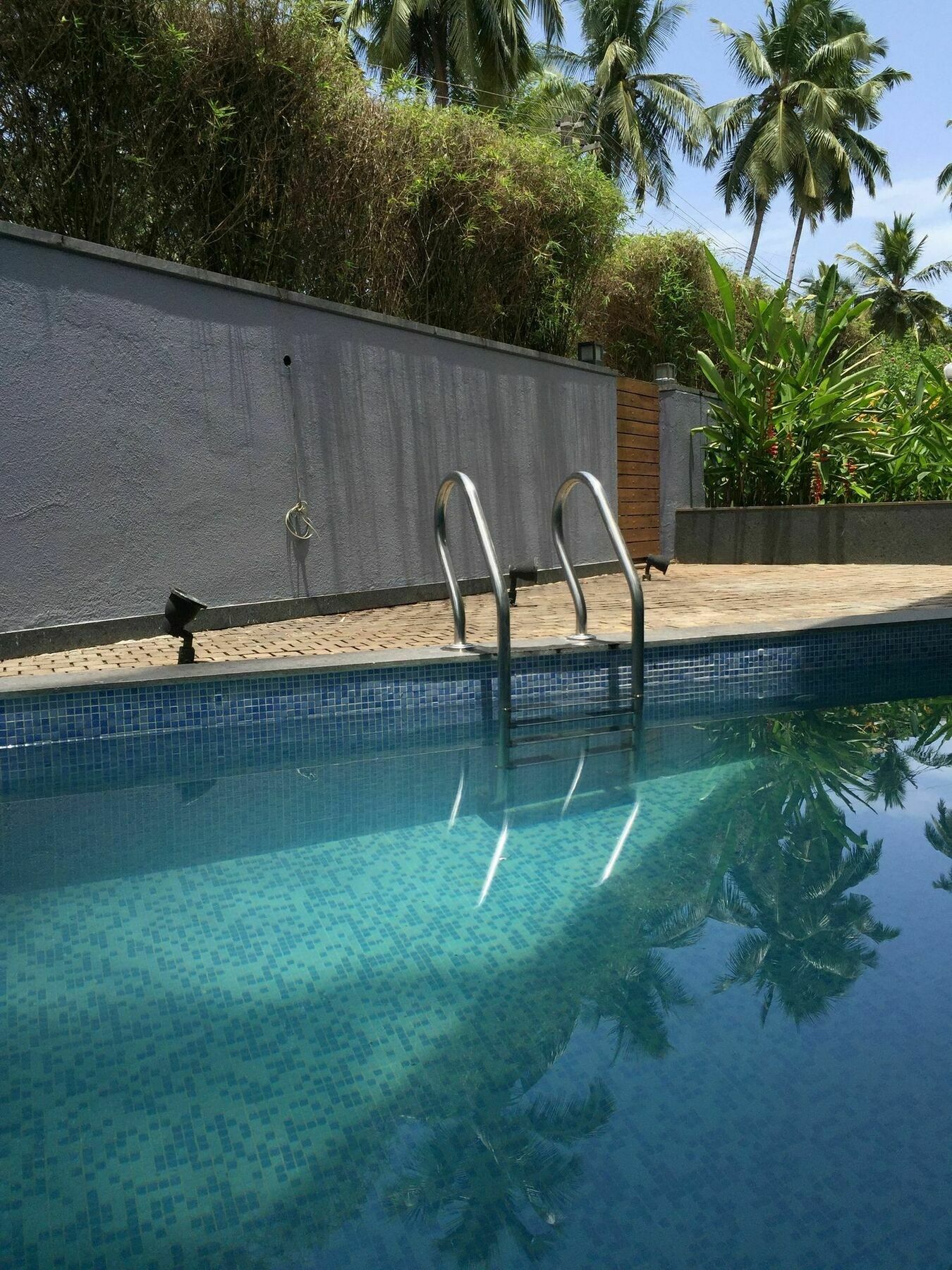 Calem Grove Hotel Candolim Exterior photo